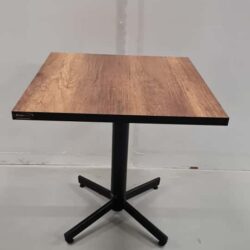 70x70cm ravintolapöytiä