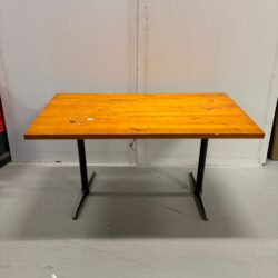 Käytetyt 4 hengen massiivipuupöydät