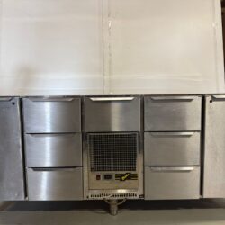 Käytetty kylmävetolaatikosto kahdella kaapilla