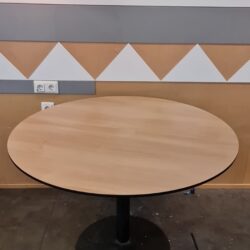 Käytetty pyöreä pöytä ⌀110cm