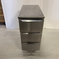Kätetty 75cm kapea RST-vetolaatikosto
