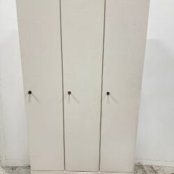 Käytetty 90 cm leveä säilytyskaappi
