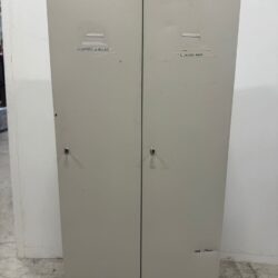 Käytetty 80 cm leveä valkoinen säilytyskaappi