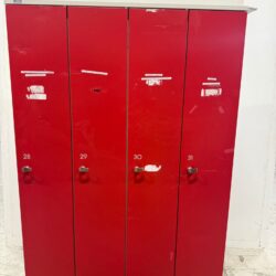 Käytetty 120 cm leveä säilytyskaappi