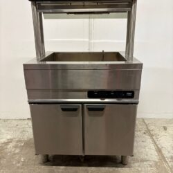 Käytetty lämminbuffet lämpökaapeilla