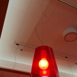 Käytetty punainen lamppu