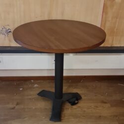 Käytetty ⌀70 cm tummapuupöytä