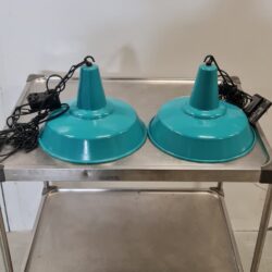 Käytetyt kattovalaisimet useassa eri värissä